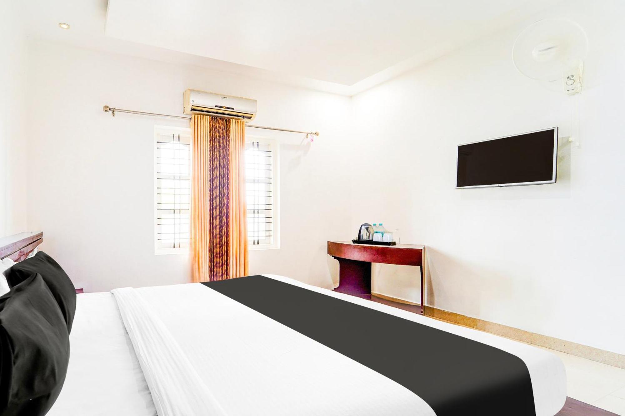 Super Collection O Kazhakuttam Near Al Saj Convention Centre Hotel Andurkonam ภายนอก รูปภาพ