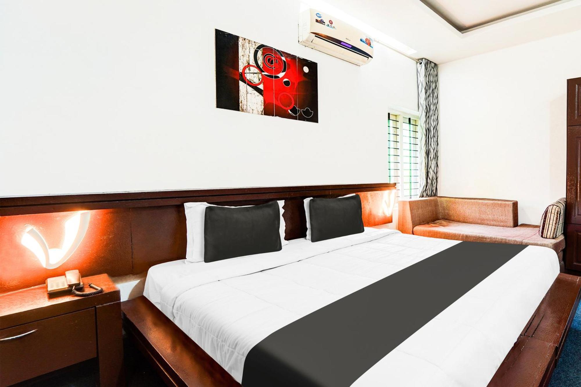 Super Collection O Kazhakuttam Near Al Saj Convention Centre Hotel Andurkonam ภายนอก รูปภาพ