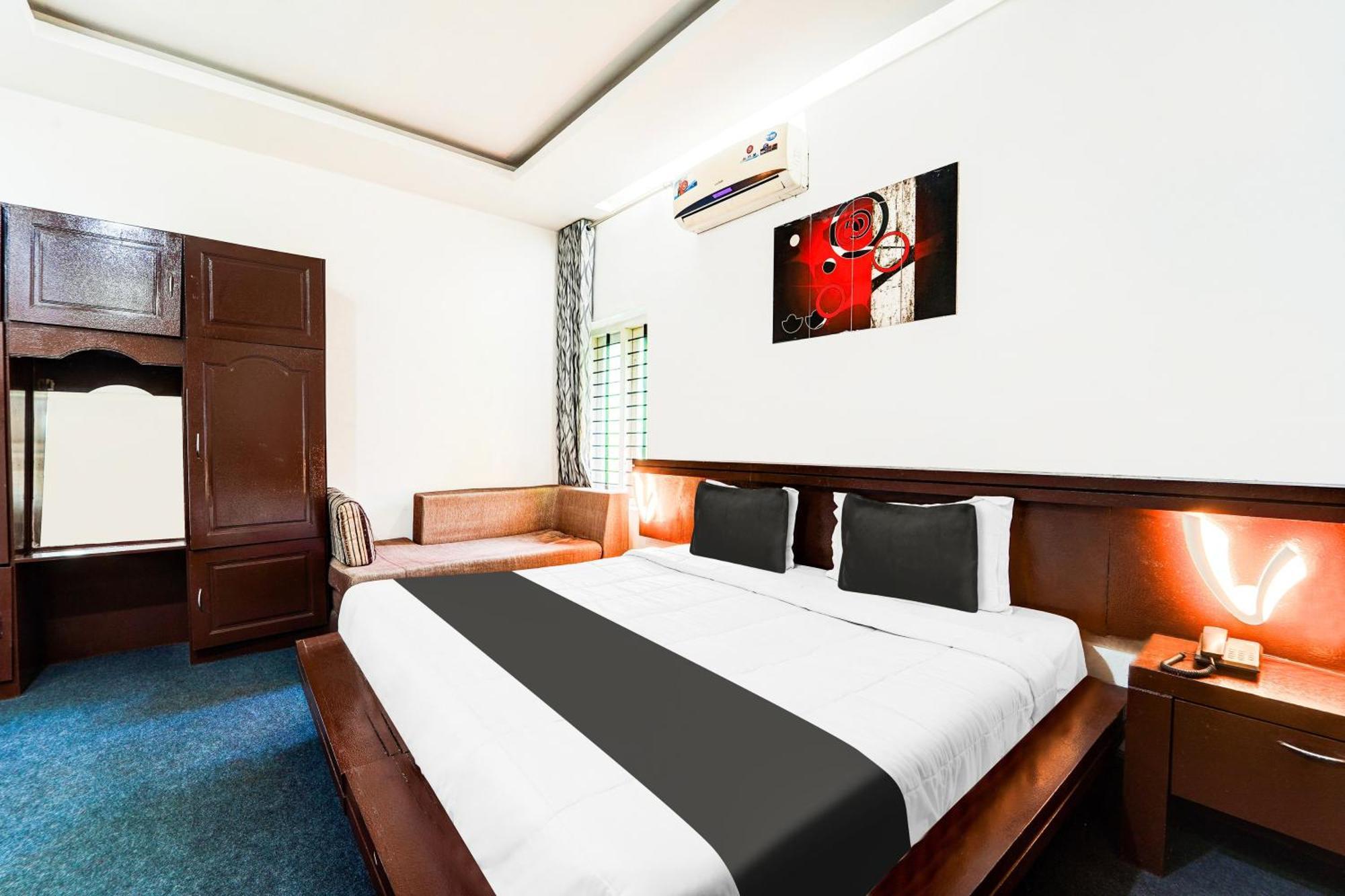 Super Collection O Kazhakuttam Near Al Saj Convention Centre Hotel Andurkonam ภายนอก รูปภาพ
