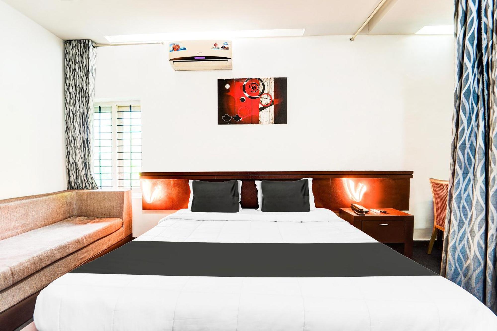 Super Collection O Kazhakuttam Near Al Saj Convention Centre Hotel Andurkonam ภายนอก รูปภาพ